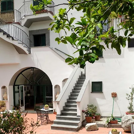 Sweet Bed & Breakfast 3*